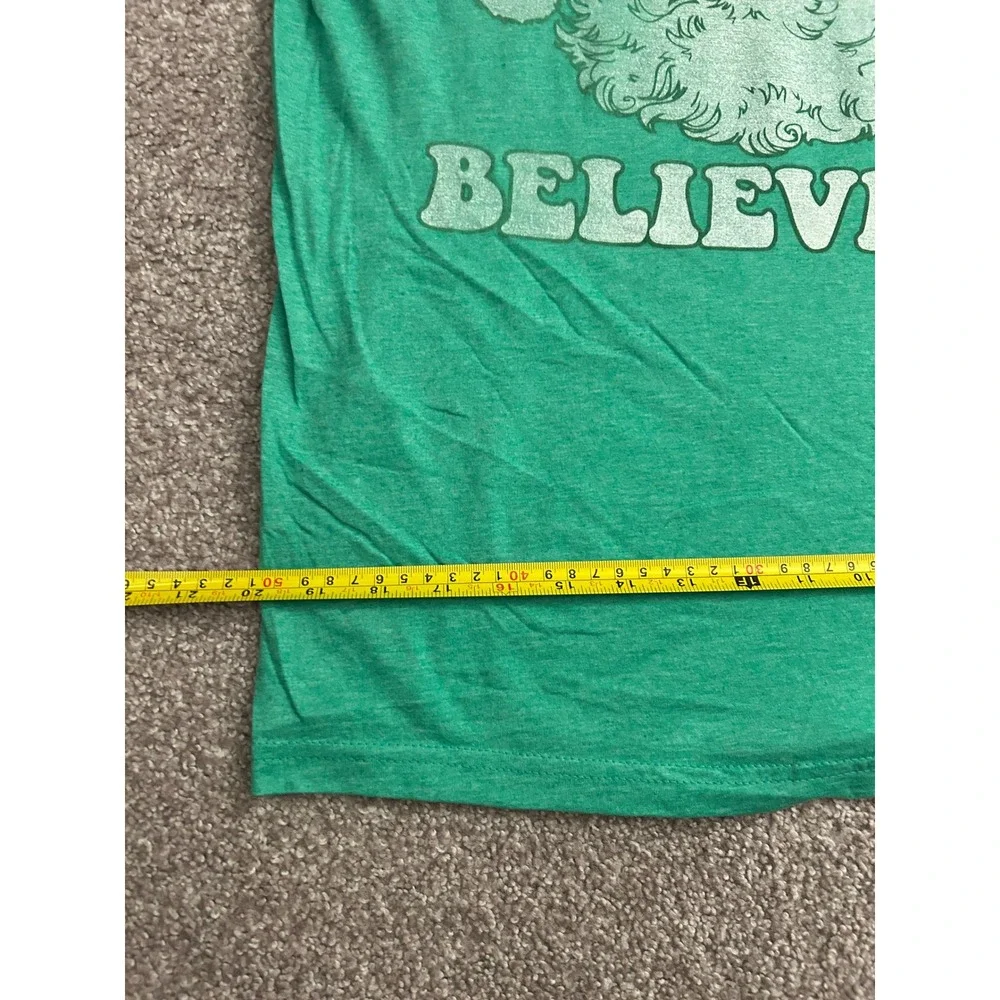 Vintage T-Shirt Mens Medium Green Excellent Santa Don't Stop Believing‎ Graphic